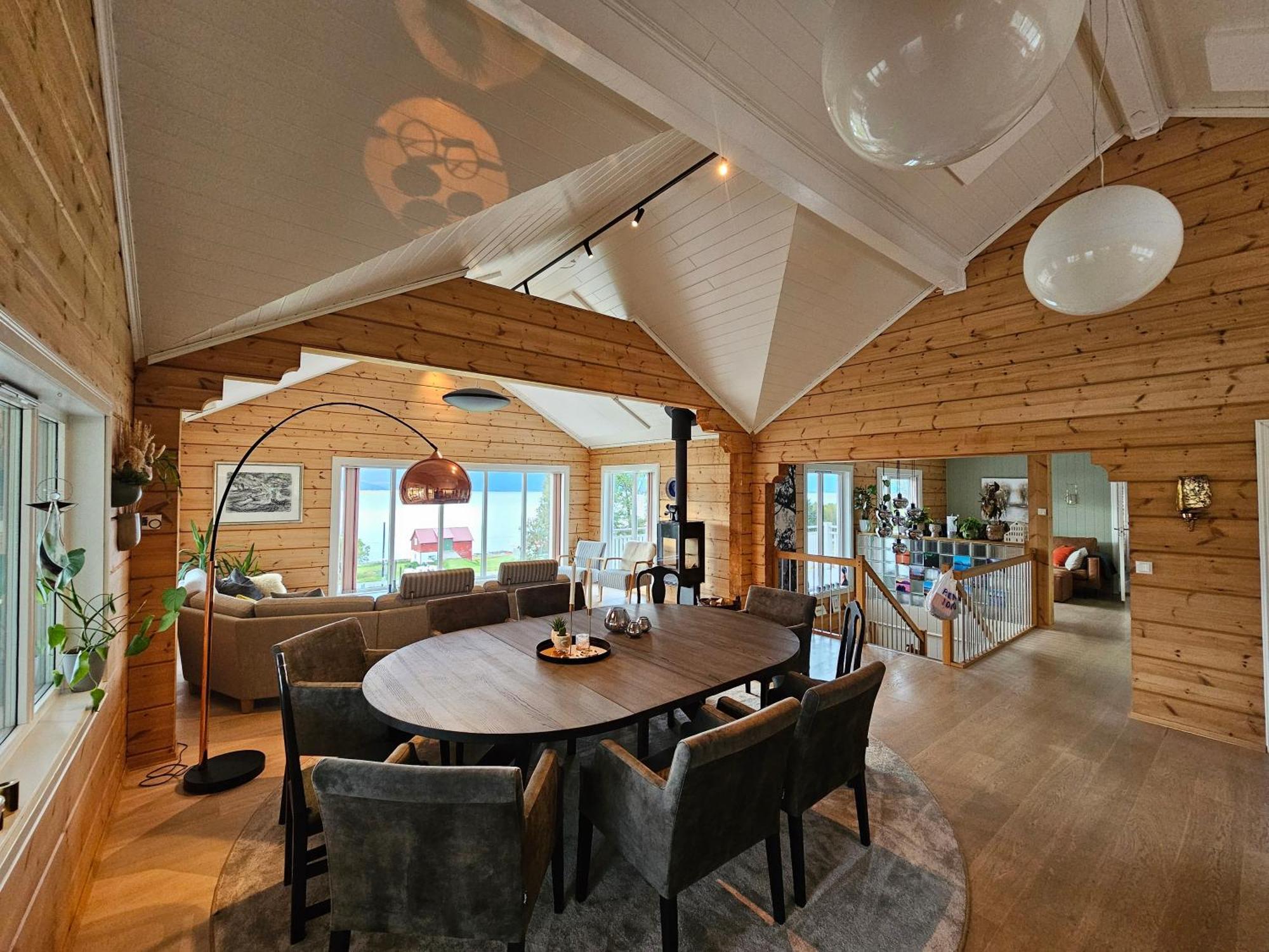 Timber House In Lyngen Villa *